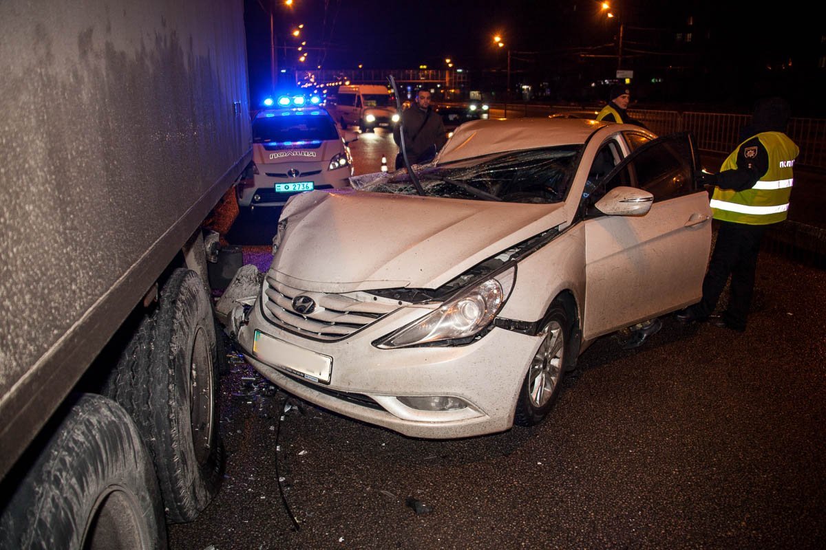Патрульные полиции выясняют обстоятельства ДТП