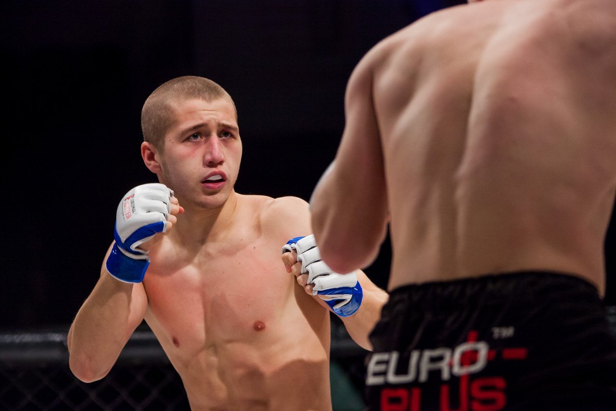 В попытке найти слабое место у соперника