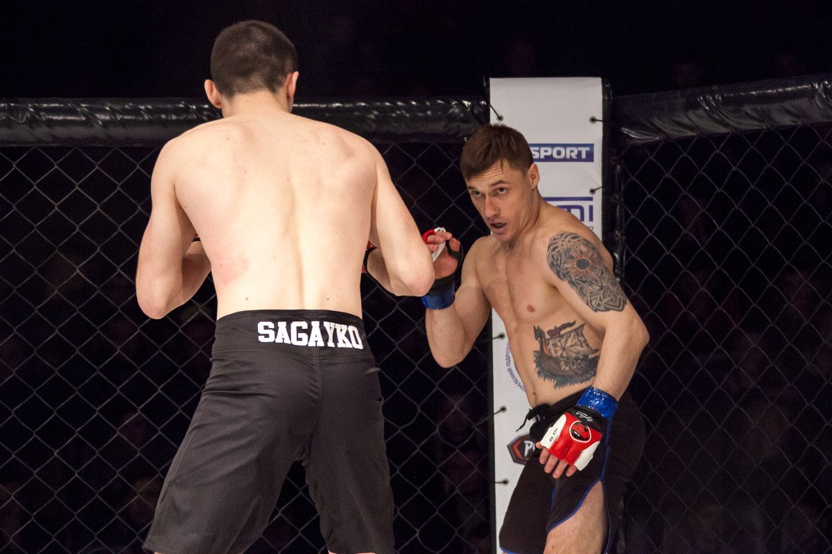 Бойцы соревнуются и силой, и техникой, и характерами