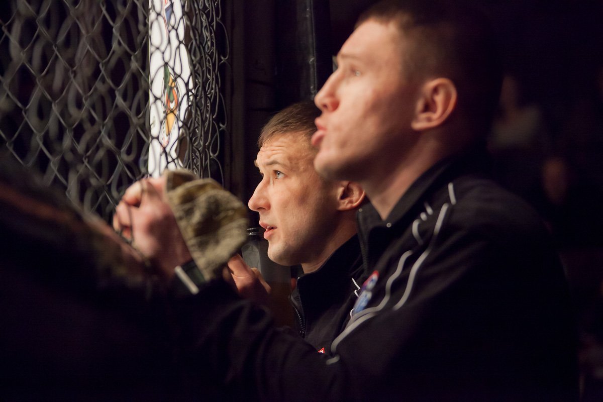 Подсказать и поддержать - на ринге в это время их друзья