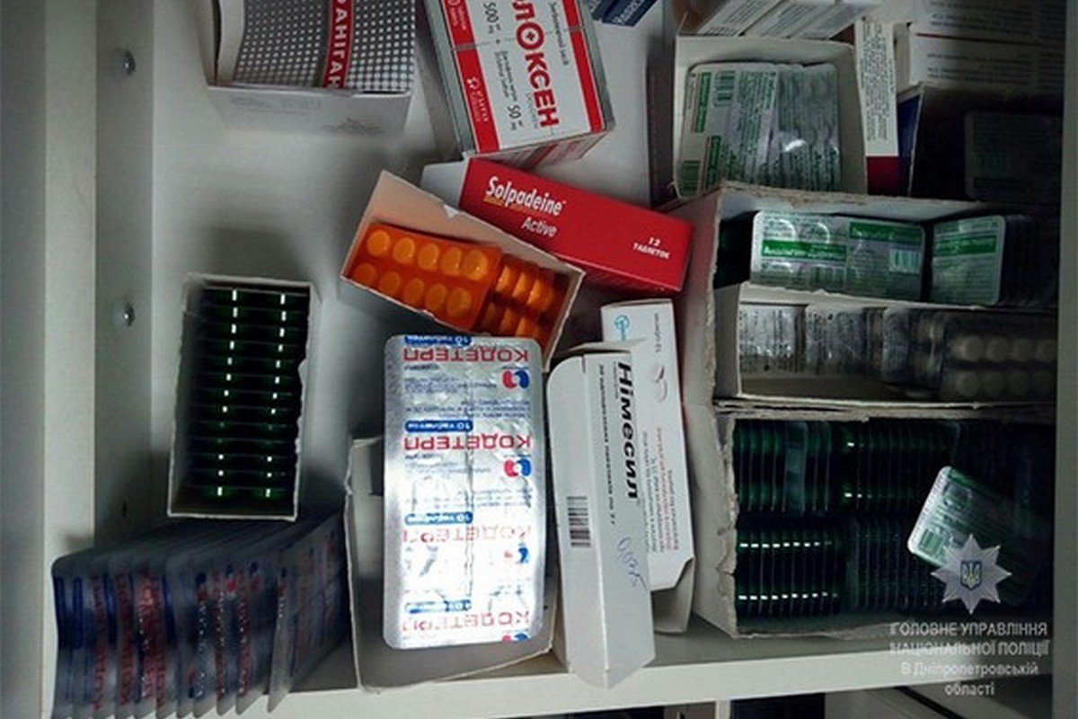 В Днепре в аптеке продавали кодеиносодержащие препараты без рецепта В Днепре в аптеке продавали кодеиносодержащие препараты без рецепта