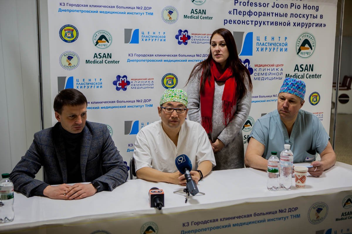 Такие мастер-классы являются очень ценным опытом для врачей Днепра Такие мастер-классы являются очень ценным опытом для врачей Днепра