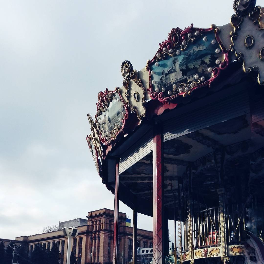 Карусель на Европейской площади. Фото biley.tm Карусель на Европейской площади. Фото biley.tm