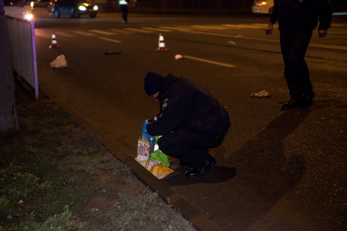 На месте происшествия работает патруль полиции и следственно-оперативная группа На месте происшествия работает патруль полиции и следственно-оперативная группа