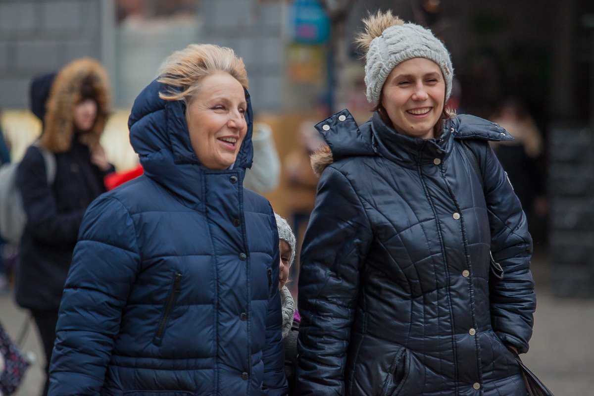 Кому-то не нужна погода для того чтобы встретиться в подружкой и от души посмеяться Кому-то не нужна погода для того чтобы встретиться в подружкой и от души посмеяться