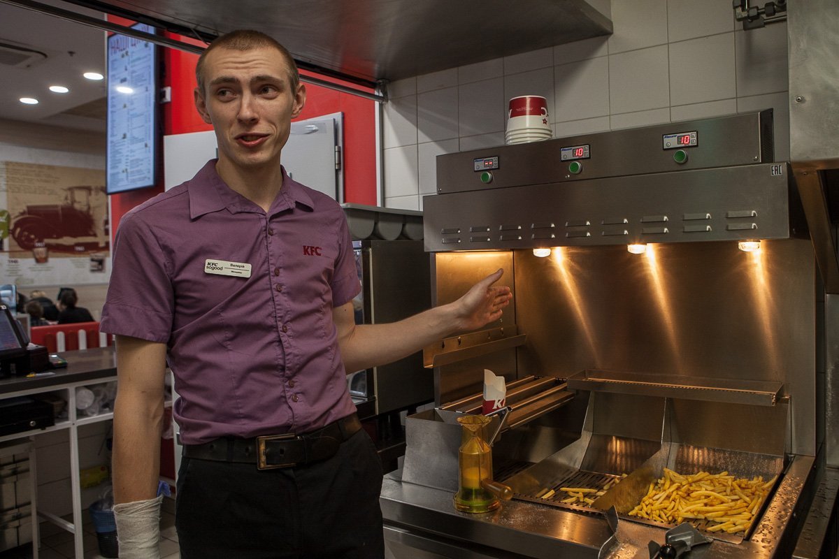 Администратор Валерий рассказал о работе в KFC Администратор Валерий рассказал о работе в KFC
