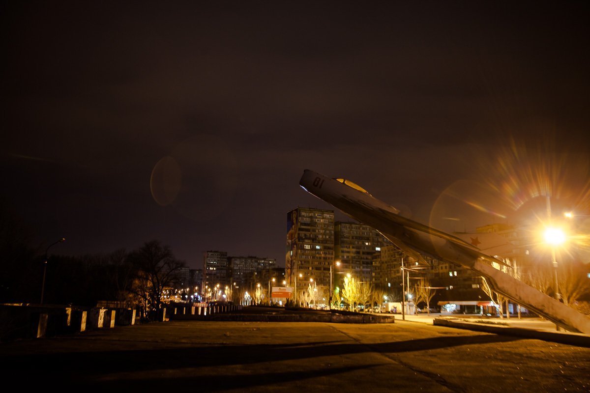 Самолет МИГ-19 ПМ — памятник летчикам 17-й Воздушной армии, ж/м Солнечный Самолет МИГ-19 ПМ — памятник летчикам 17-й Воздушной армии, ж/м Солнечный