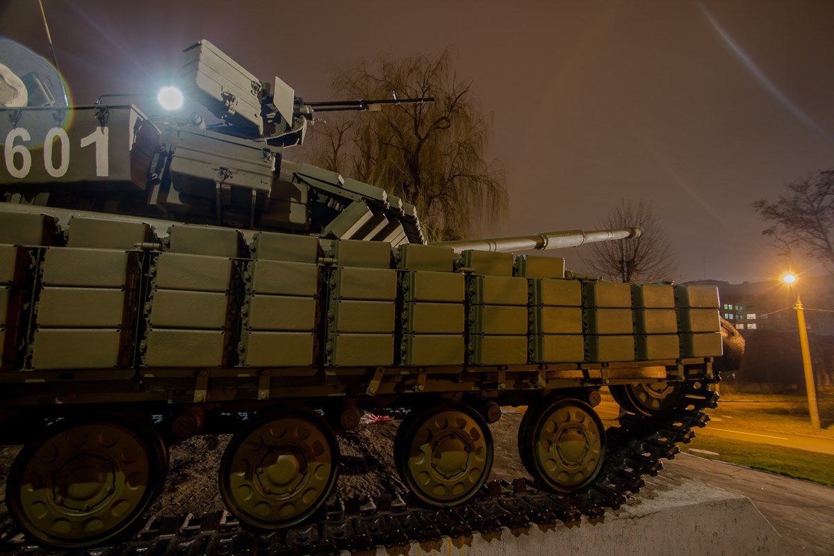 В разных модификациях Т-64 уже успел принять участие в АТО В разных модификациях Т-64 уже успел принять участие в АТО