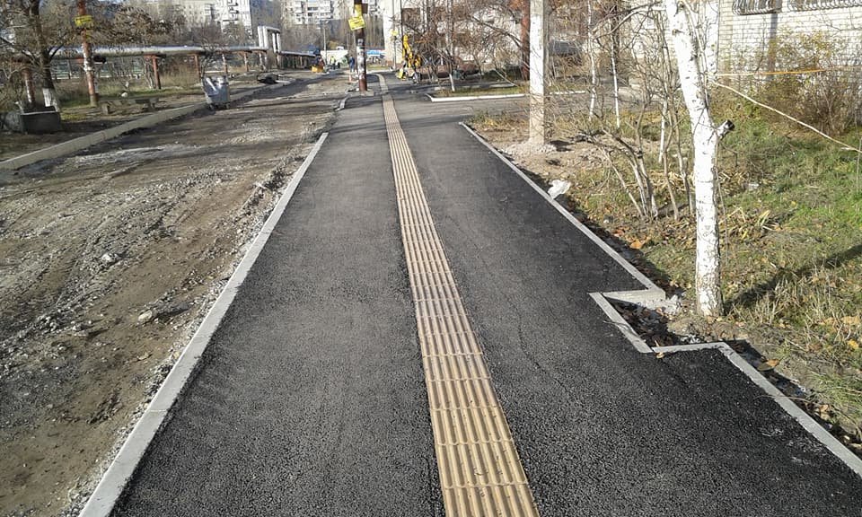 В доме живет 6 человек с отсутствием зрения, для которых дорожки станут спасением В доме живет 6 человек с отсутствием зрения, для которых дорожки станут спасением