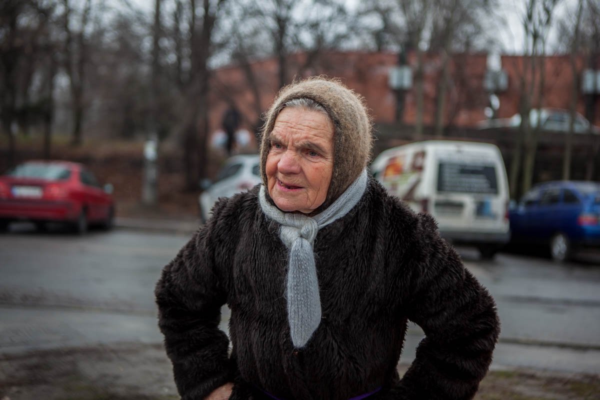 За все время, что я здесь стою, удалось продать только пару носков За все время, что я здесь стою, удалось продать только пару носков