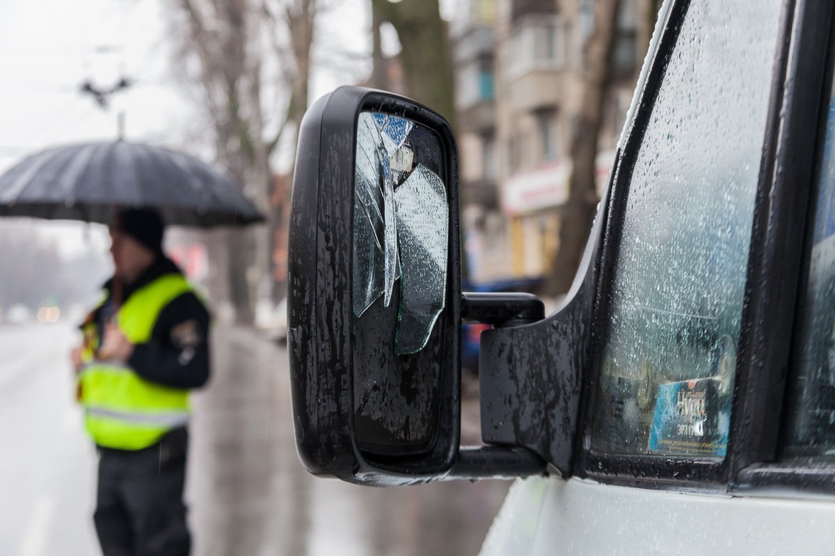 Повреждения на маршрутке вследствие ДТП