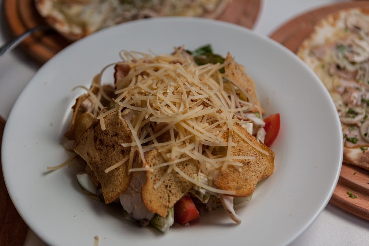 Салат Цезарь с курицей Салат Цезарь с курицей