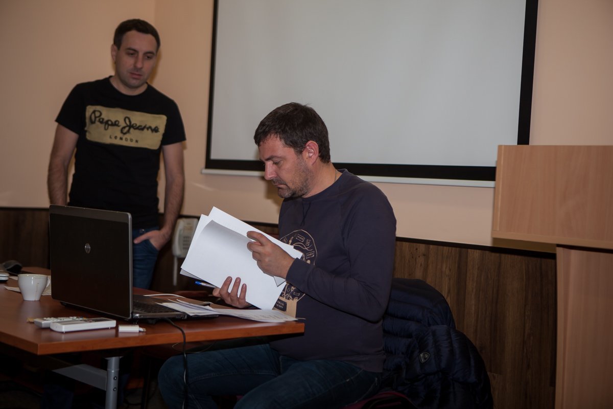 Организаторы дают участникам больше минуты, чтобы проявить себя Организаторы дают участникам больше минуты, чтобы проявить себя