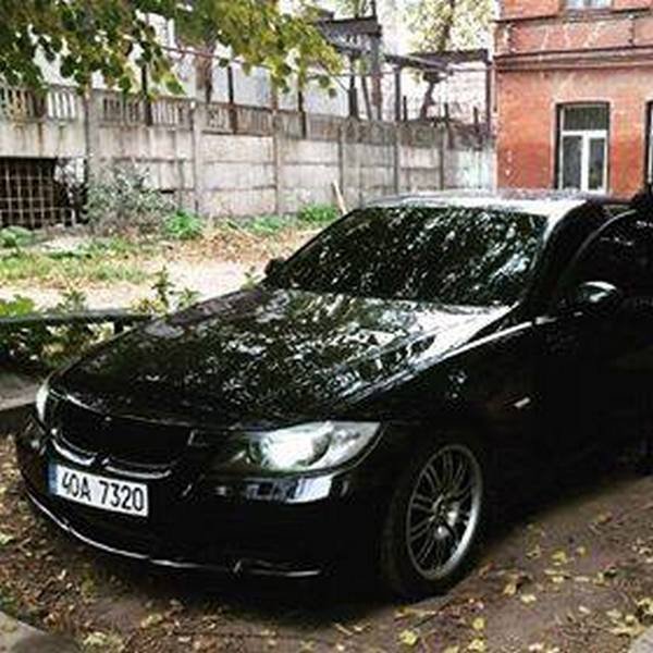 На улице Шмидта был угнан автомобиль BMW 320D 2007 года выпуска