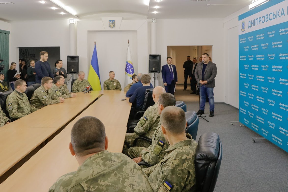 Мэр Днепра поздравил военных перед Днем ВСУ