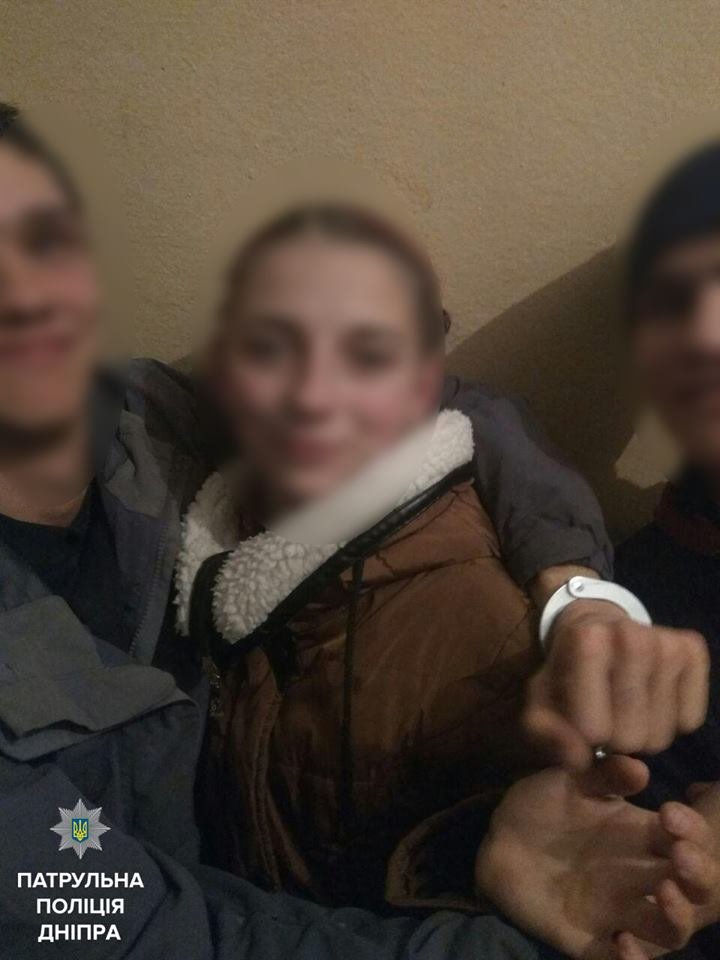 Якобы пропавшая девочка находилась вместе с грабителями Якобы пропавшая девочка находилась вместе с грабителями