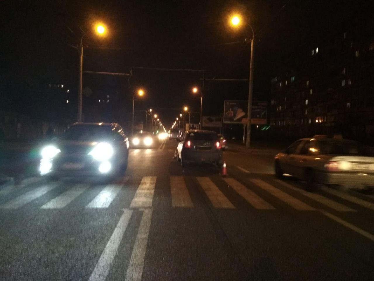 Автомобиль сбил женщину на пешеходном переходе