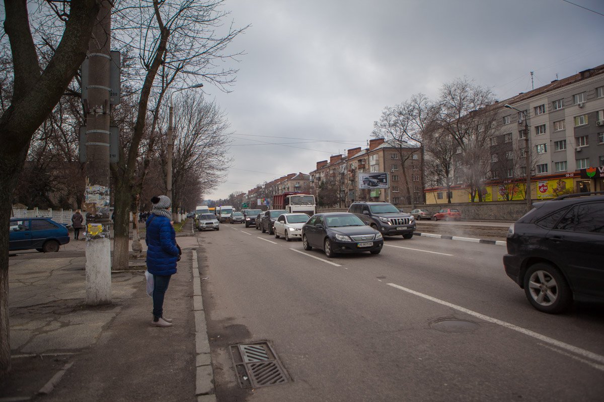 Возле горбольницы №16 участники ДТП ожидают приезда патрульной полиции Возле горбольницы №16 участники ДТП ожидают приезда патрульной полиции