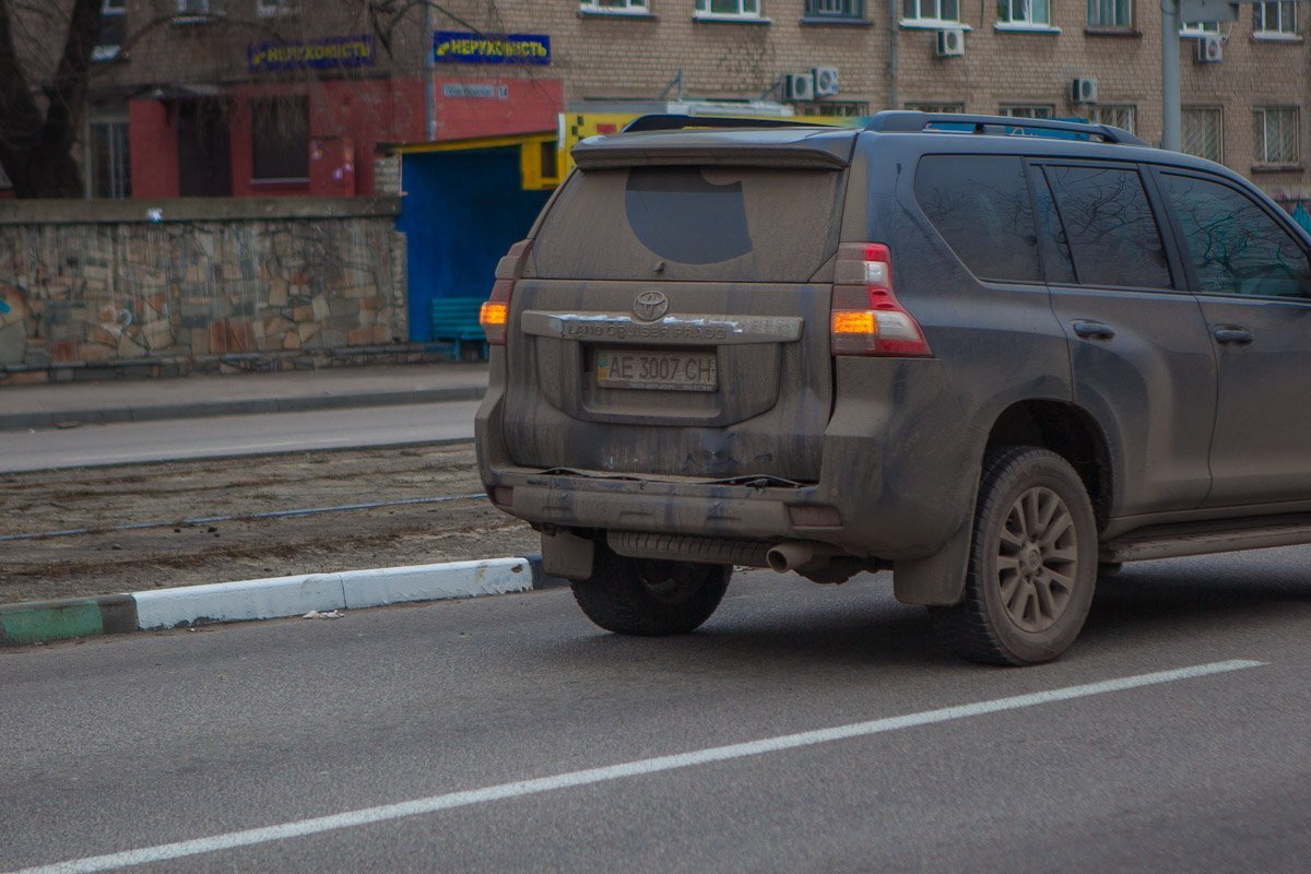 У автомобиля Toyota помят бампер У автомобиля Toyota помят бампер