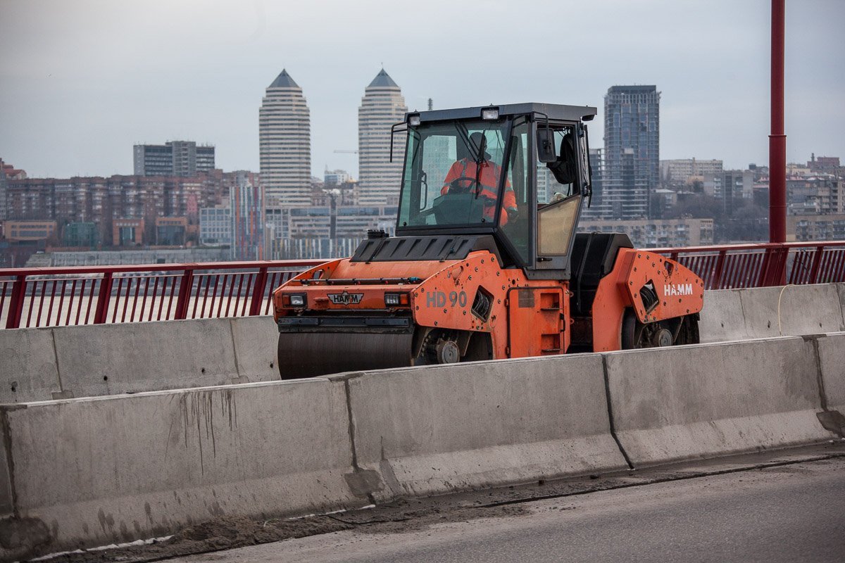 Рабочим не мешает холод