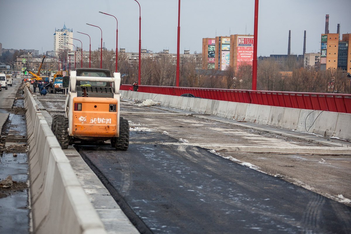 Осталось положить асфальт на последние 200 метров дороги