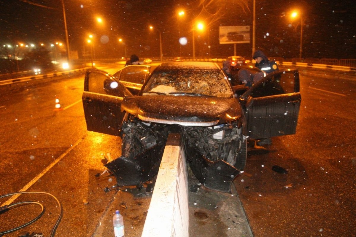 В результате аварии водитель скончался на месте