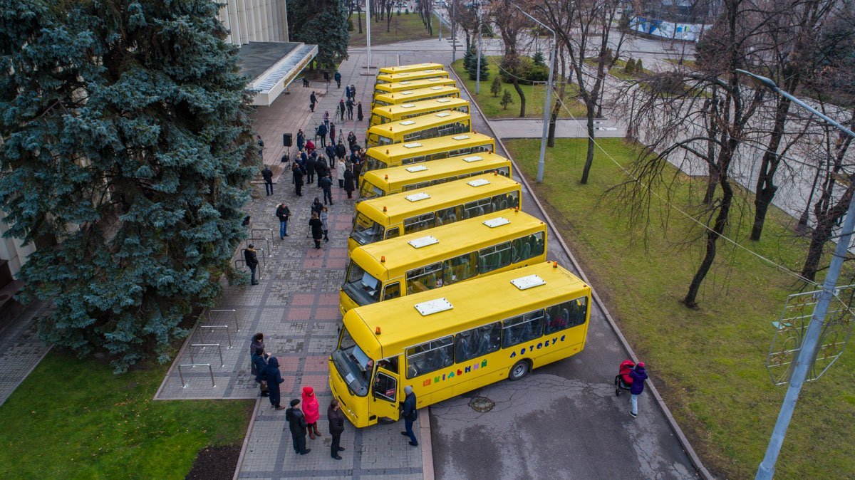 Днепропетровской области передали 11 автобусов