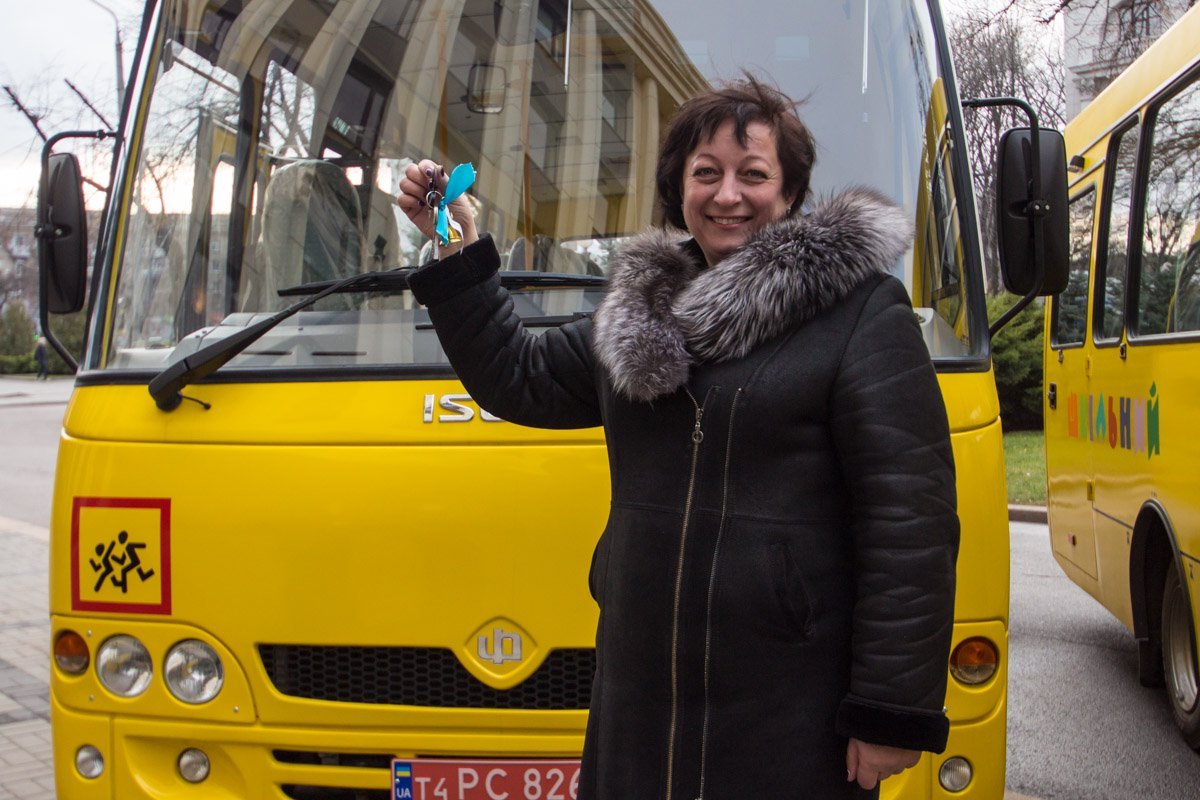 Школьников теперь будут возить в удобных автобусах 