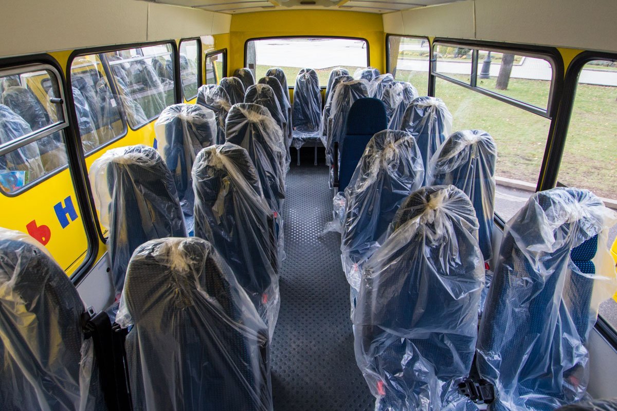 В особенности транспорта входят ограничители скорости, дополнительные люки, «тревожные кнопки» и громкая связь