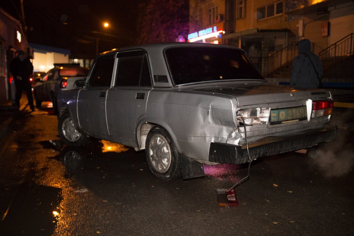 Неизвестный протаранил 3 машины