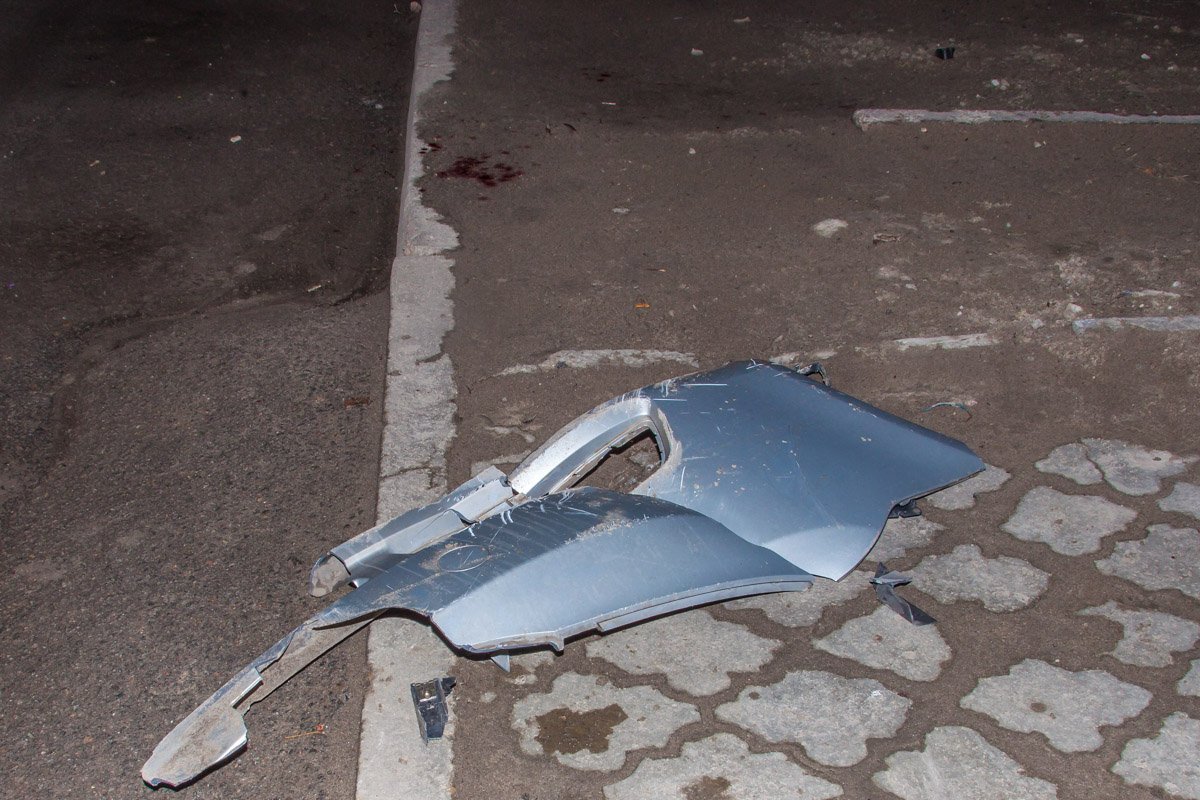 По таким осколкам патрульные искали автомобиль