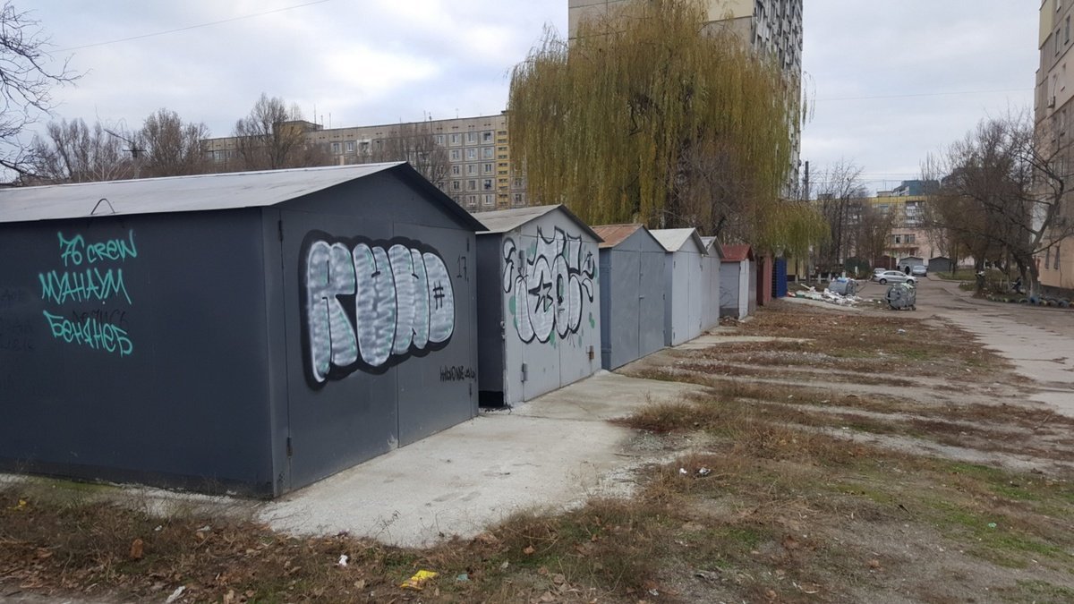 Гаражи стоят уже около 4-х лет Гаражи стоят уже около 4-х лет