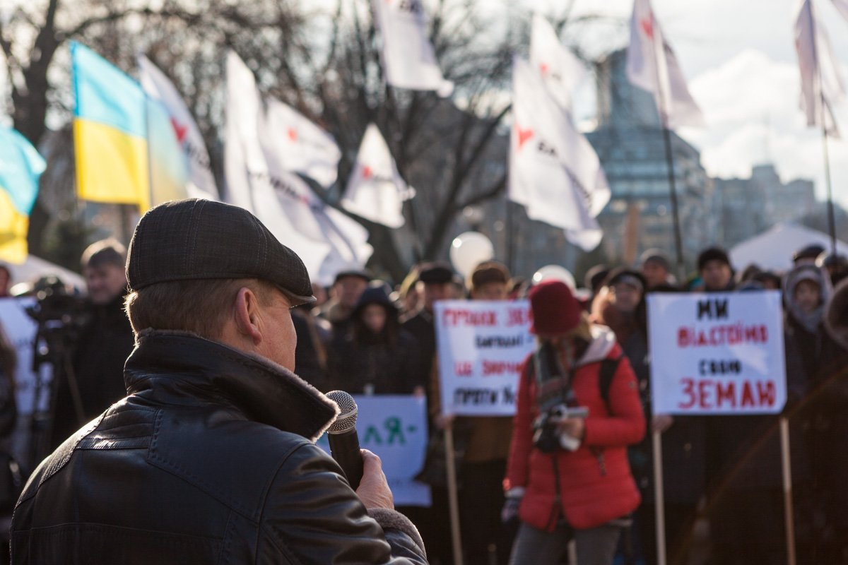 Активист вышел на сцену, чтобы жечь глаголом сердца Активист вышел на сцену, чтобы жечь глаголом сердца