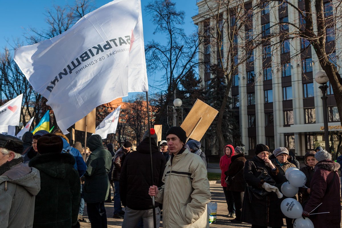 Солнечная погода как раз подходит для митинга Солнечная погода как раз подходит для митинга