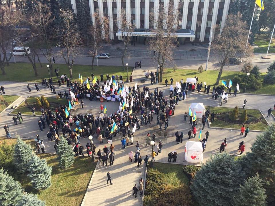 В центре Днепра жители вышли на митинг против покупки их земли китайцами и американцами 12