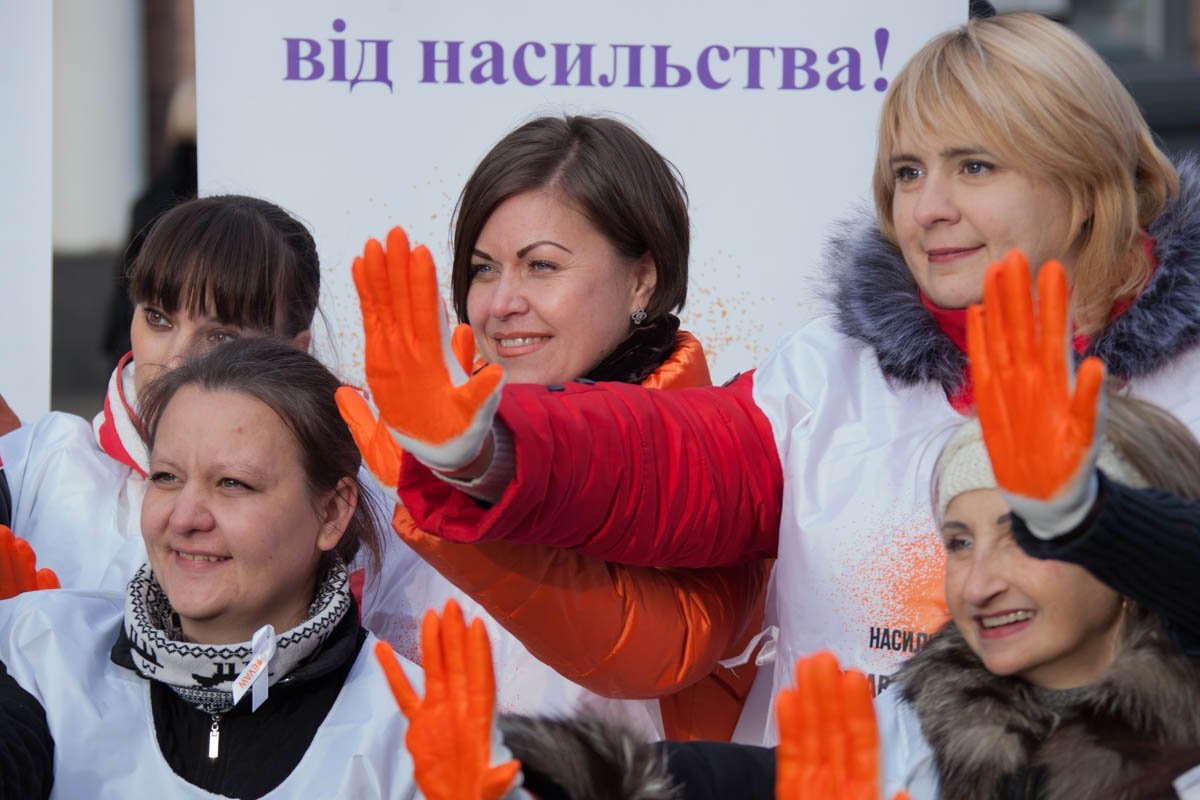 Оранжевый цвет - символ борьбы с насилием в отношении женщин Оранжевый цвет - символ борьбы с насилием в отношении женщин