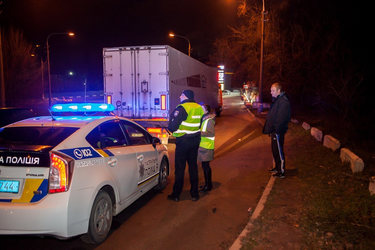 Полиция ограничила проезд по улице Полиция ограничила проезд по улице