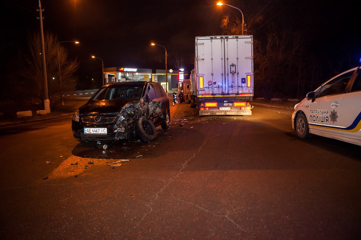 Водитель Opel не выдержал безопасный интервал Водитель Opel не выдержал безопасный интервал