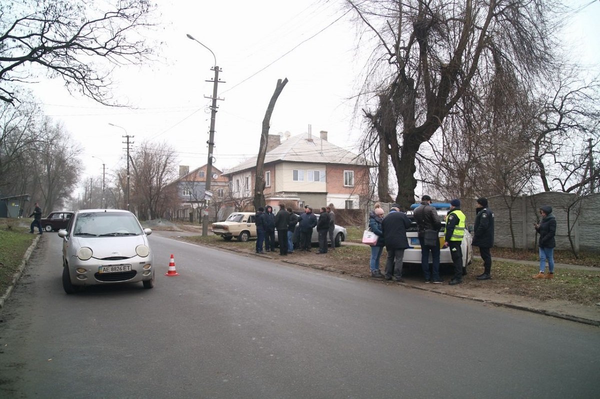 Из-за отсутствия дорожных знаков столкнулись Ford и Chery Из-за отсутствия дорожных знаков столкнулись Ford и Chery
