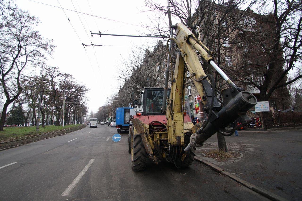 На месте работают сотрудники коммунальной службы На месте работают сотрудники коммунальной службы