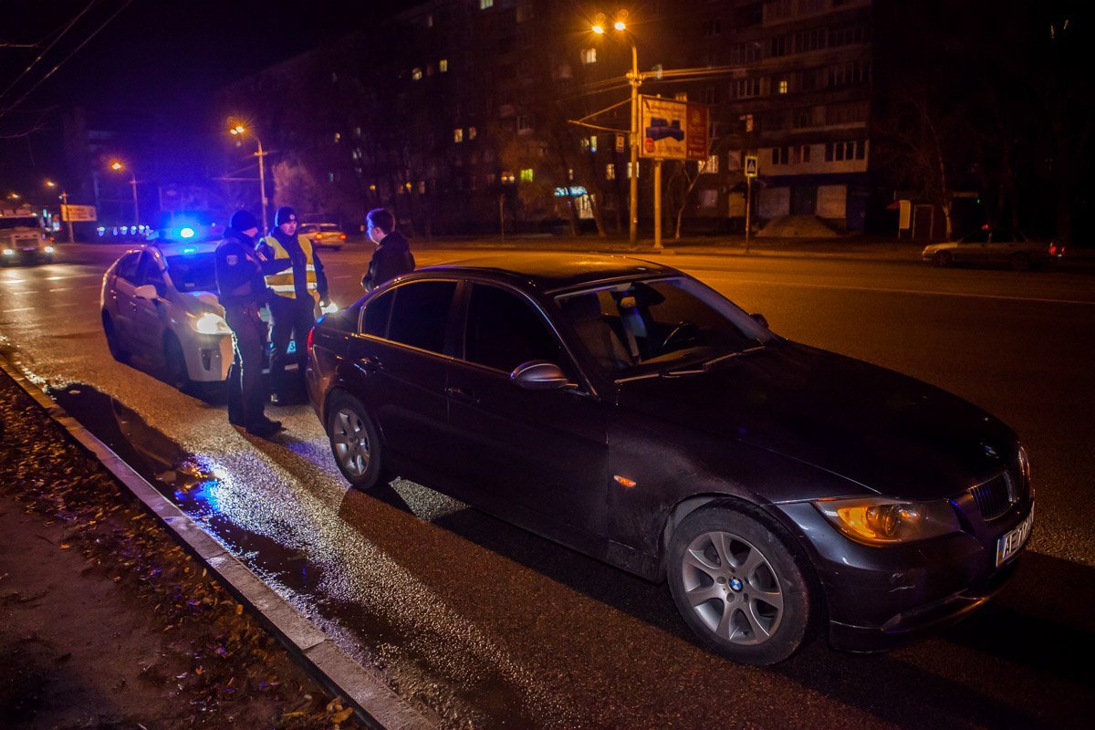 Пешехода зацепил бок автомобиля Пешехода зацепил бок автомобиля