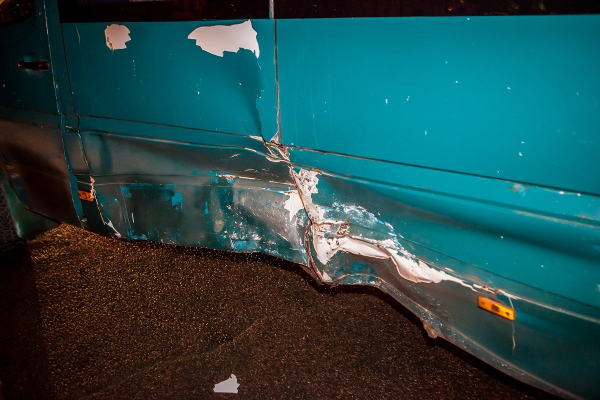 ВАЗ влетел в бок маршрутки