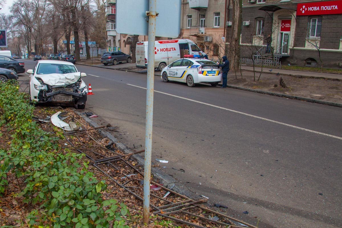 На пересечении улиц Шевченко и Жуковского произошла авария На пересечении улиц Шевченко и Жуковского произошла авария