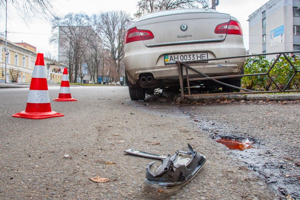 На месте события работает патруль полиции На месте события работает патруль полиции