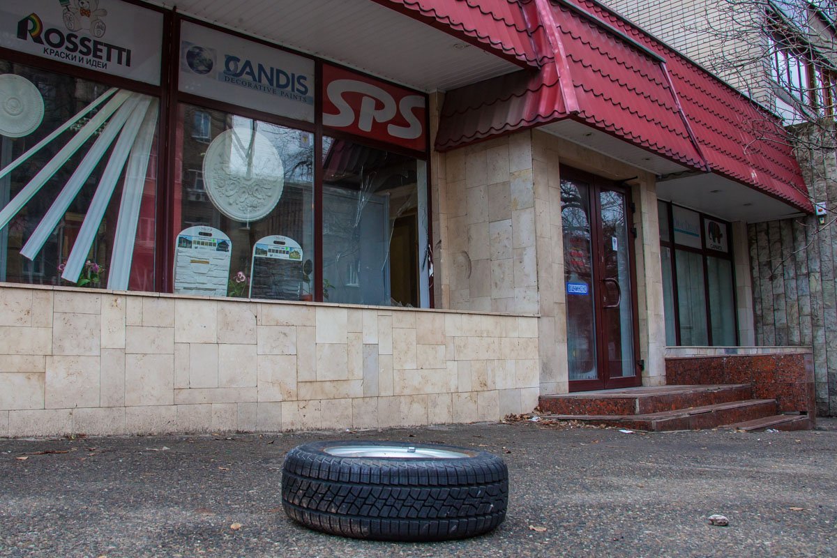 Колесо чуть не убило продавца Колесо чуть не убило продавца