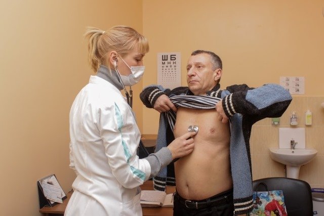 В них принимает семейный врач и другие специалисты В них принимает семейный врач и другие специалисты