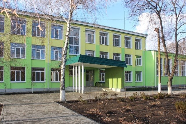 Школу утеплили и покрасили Школу утеплили и покрасили