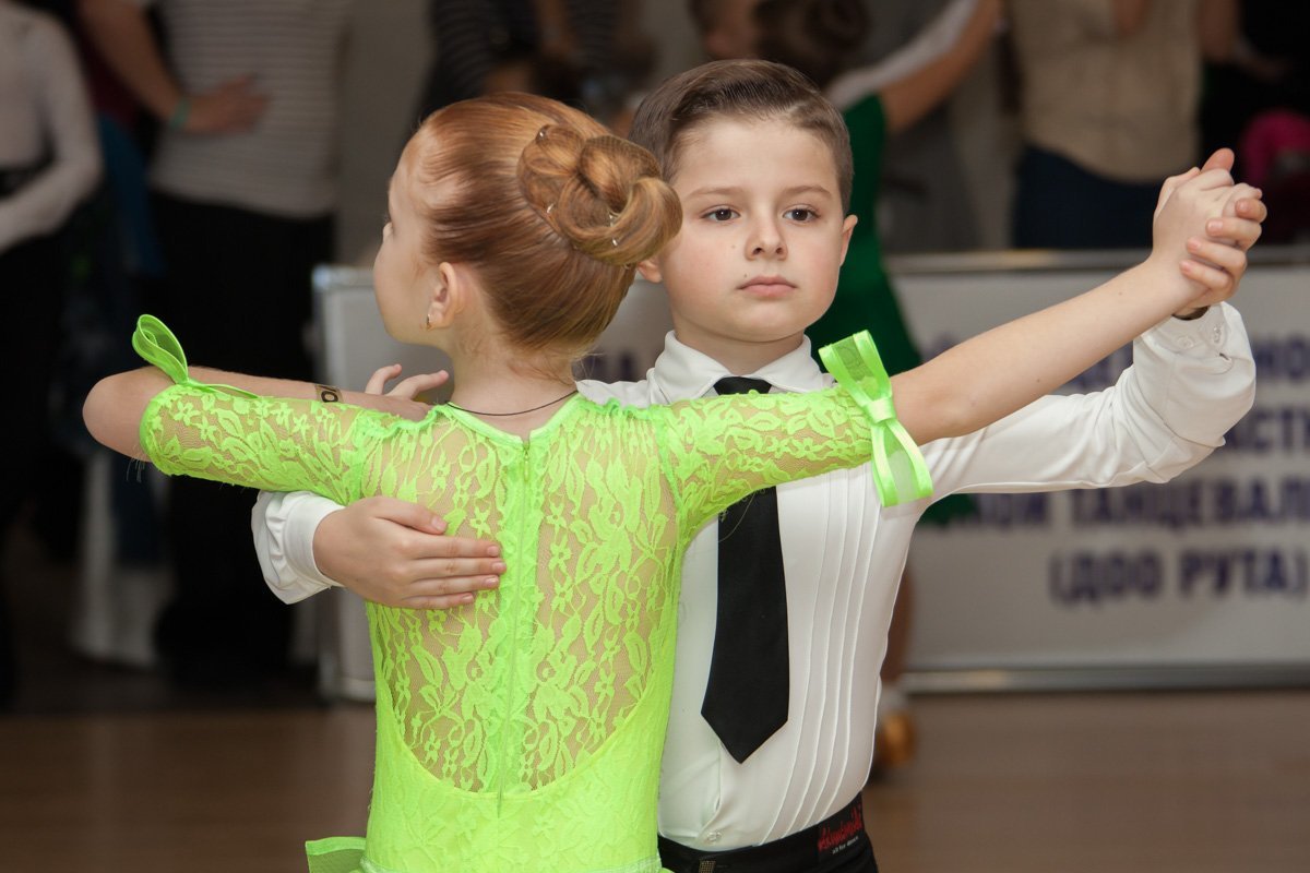 Главное - держать спинку ровно и улыбаться. Да, улыбаться