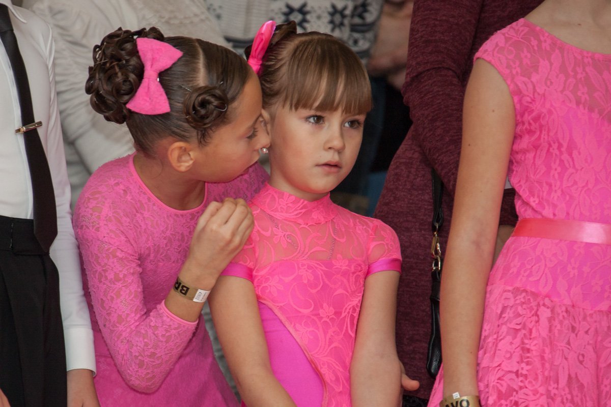 Дети поддерживают друг друга