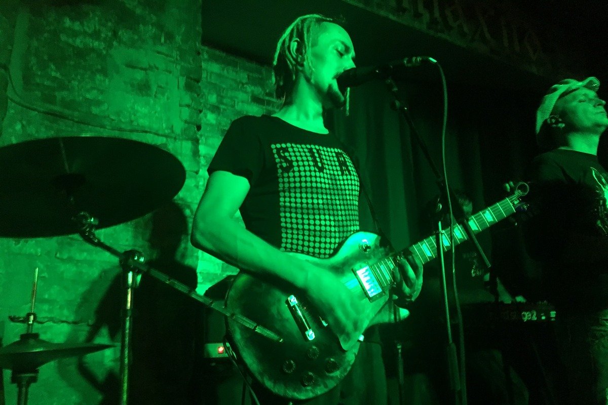 Евгений Турчинов на гитаре играл не хуже Джимми Хендрикса